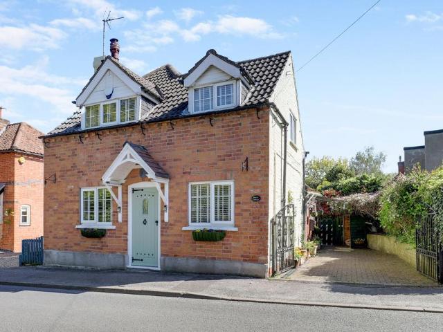 3 bedroom cottage for sale