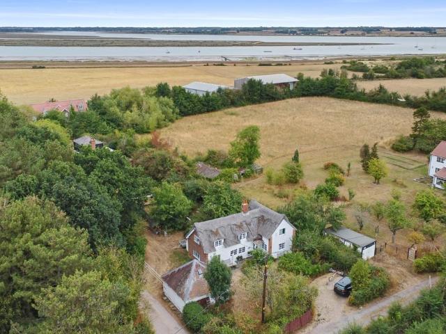 3 bedroom cottage for sale