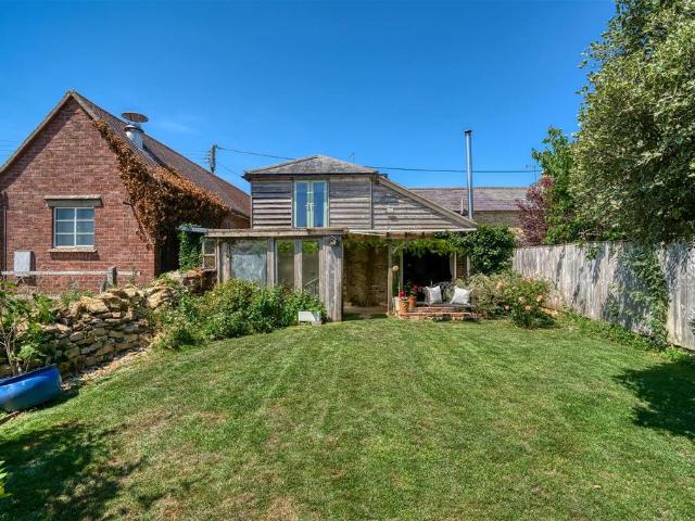 4 bedroom cottage for sale