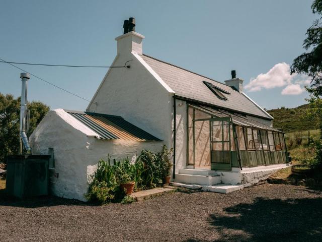 3 bedroom cottage for sale
