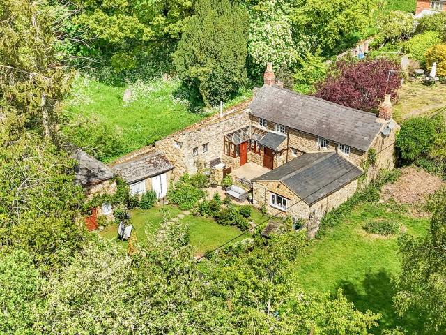 3 bedroom cottage for sale