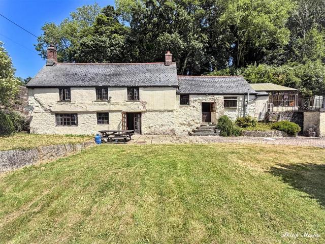 3 bedroom cottage for sale