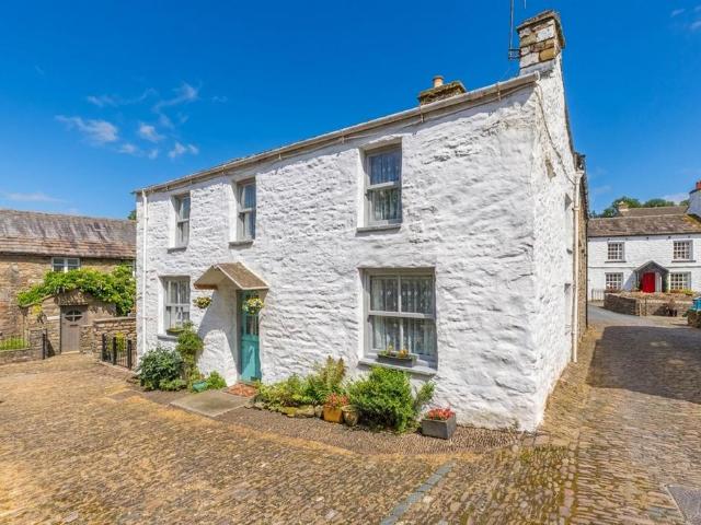 3 bedroom cottage for sale