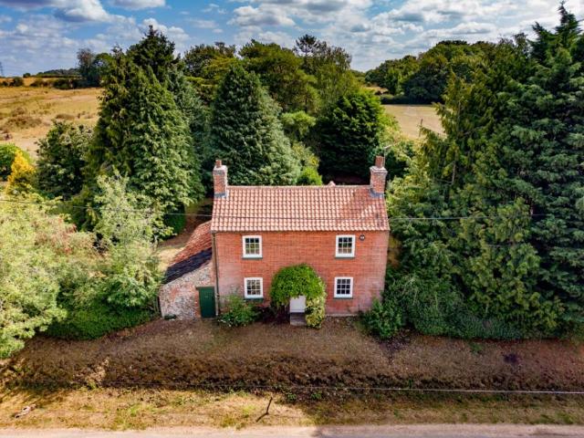 3 bedroom cottage for sale