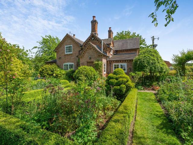 4 bedroom cottage for sale