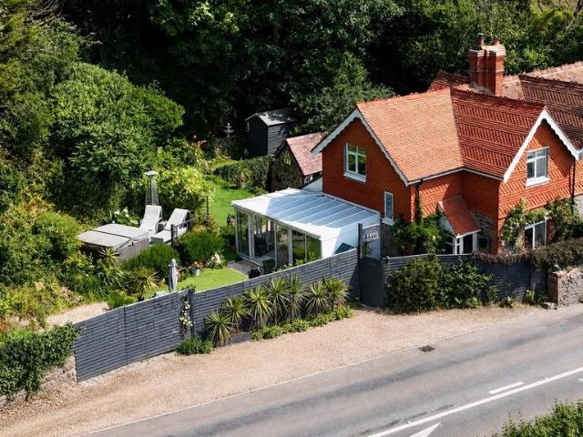 3 bedroom cottage for sale