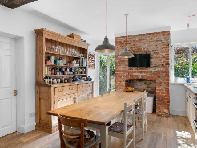 3 bedroom cottage for sale