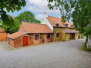 3 bedroom cottage for sale