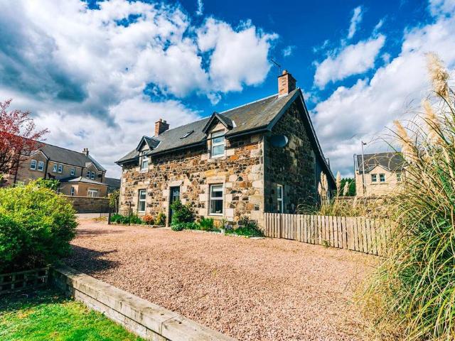 3 bedroom cottage for sale