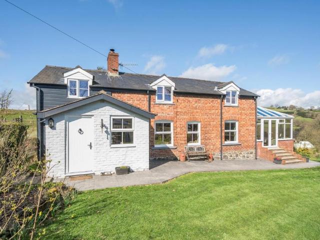 3 bedroom cottage for sale