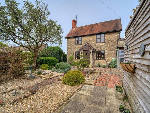 3 bedroom cottage for sale