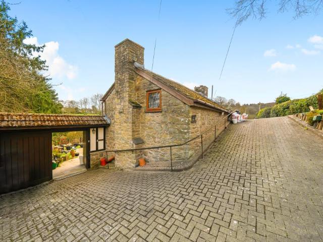 2 bedroom cottage for sale