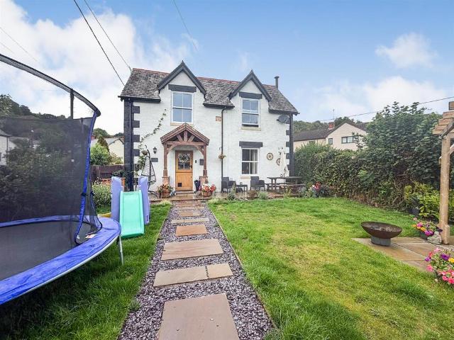 3 bedroom cottage for sale