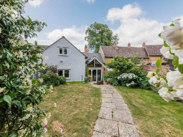3 bedroom cottage for sale