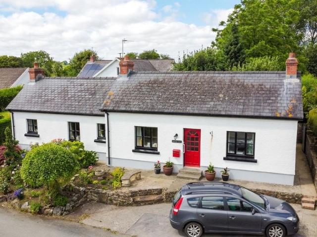 3 bedroom cottage for sale