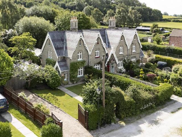 3 bedroom cottage for sale