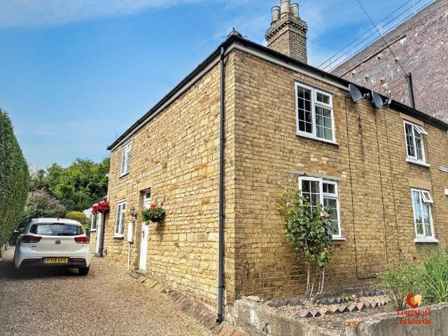 3 bedroom cottage for sale