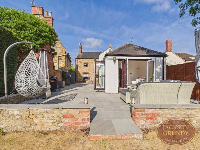 3 bedroom cottage for sale