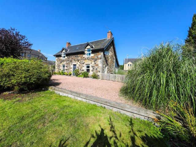 3 bedroom cottage for sale