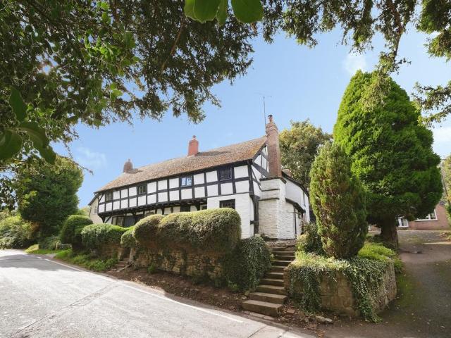 3 bedroom cottage for sale