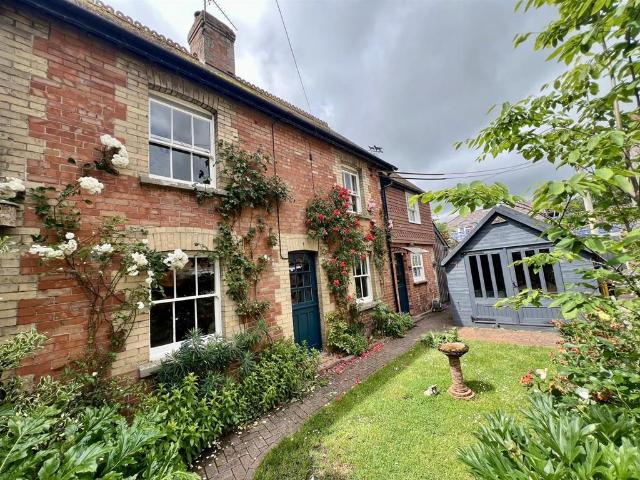 3 bedroom cottage for sale