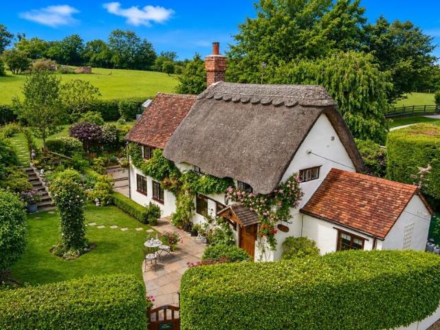 4 bedroom cottage for sale
