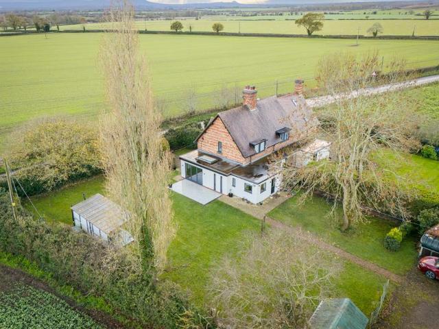 3 bedroom cottage for sale