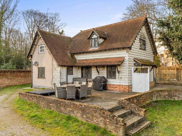 3 bedroom cottage for sale