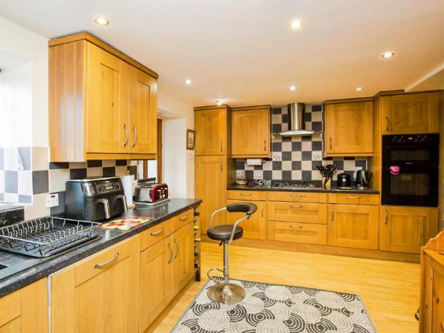 3 bedroom cottage for sale
