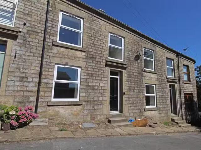 3 bedroom cottage for rent in Chapel Street, Belmont, Bolton.