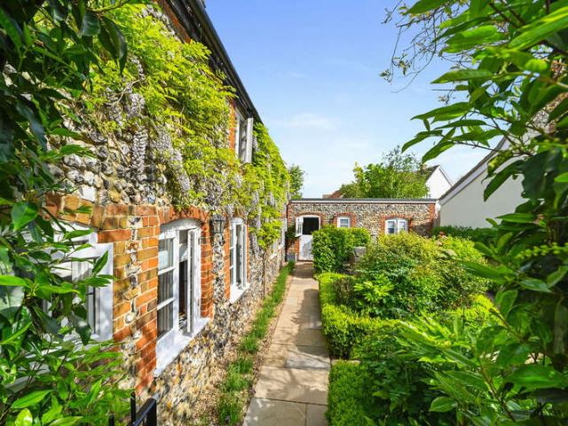 3 Bedroom Cottage House