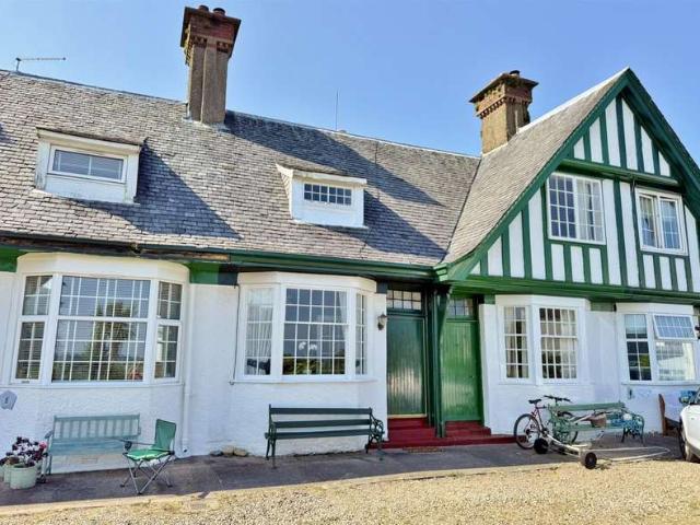 3 Bedroom Cottage House