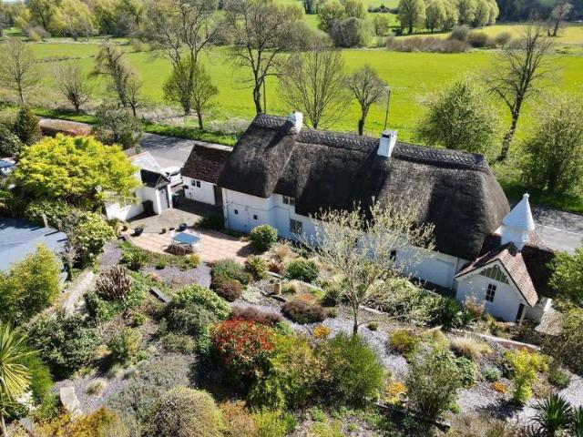 3 Bedroom Cottage House