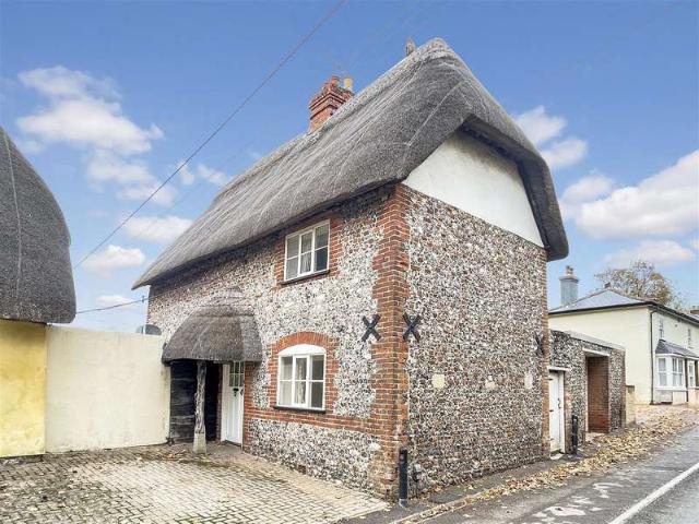 3 Bedroom Cottage House