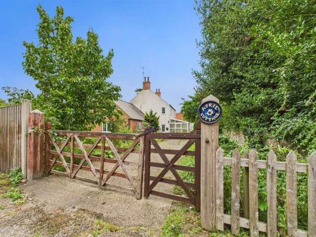 3 Bedroom Cottage House