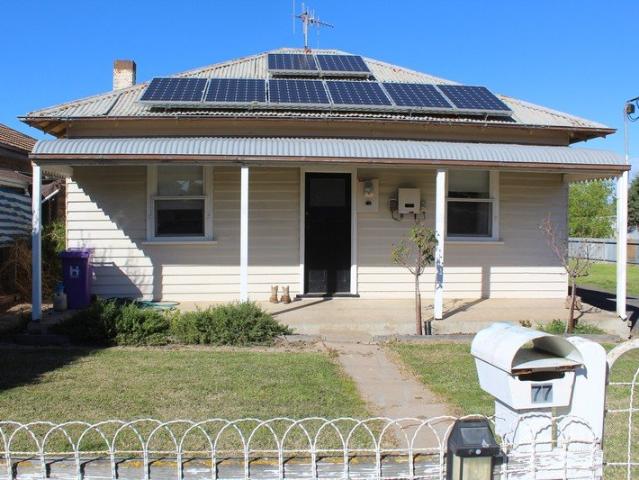 3 Bedroom Cottage Style Home!