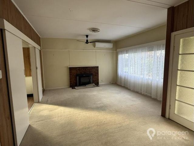 3 BEDROOM COUNTRY HOME IN HAZEL PARK