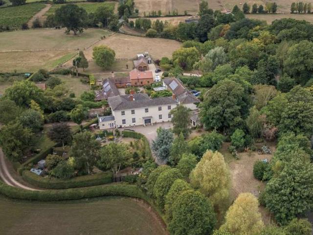 3 Bedroom Country House Character Property