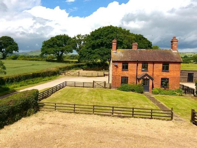 3 bedroom country house for sale