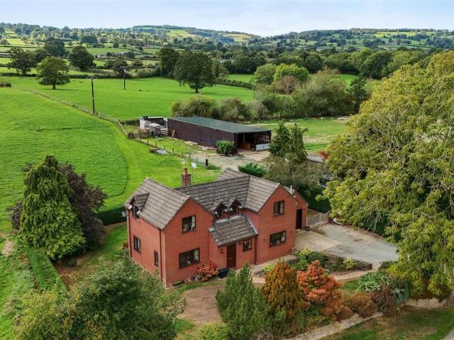 3 bedroom country house for sale
