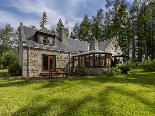 3 bedroom country house for sale