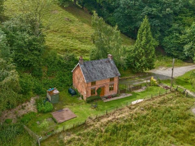 3 bedroom country house for sale