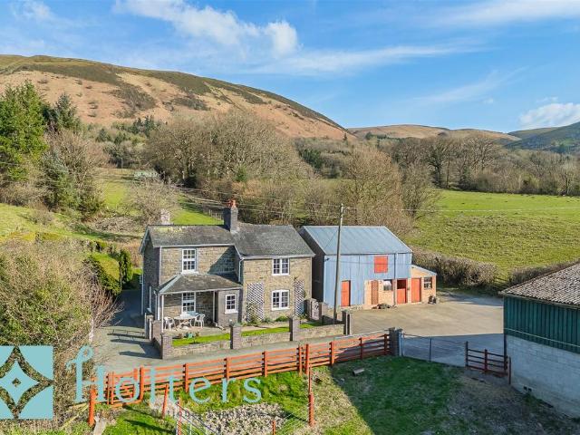 3 bedroom country house for sale