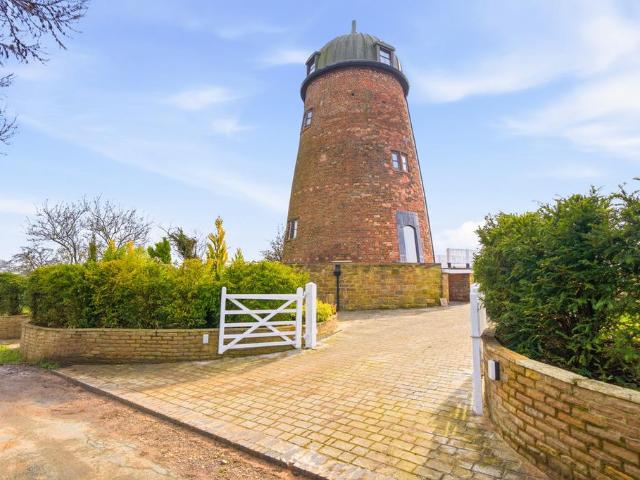 3 bedroom country house for sale