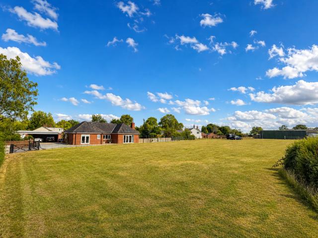 3 bedroom country house for sale