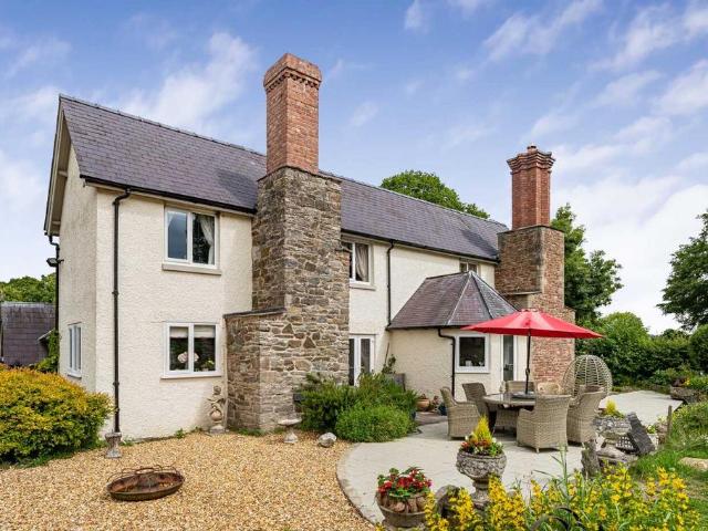 3 bedroom country house for sale