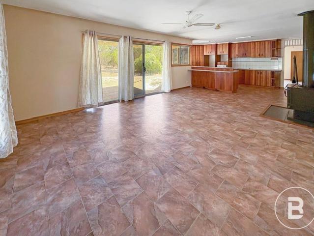 3 BEDROOM COUNTRY LIVING