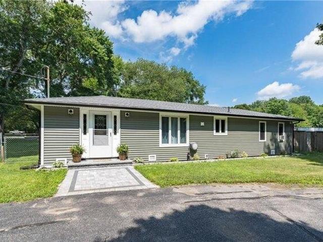 3 bedroom, Coventry RI 02816 105633781