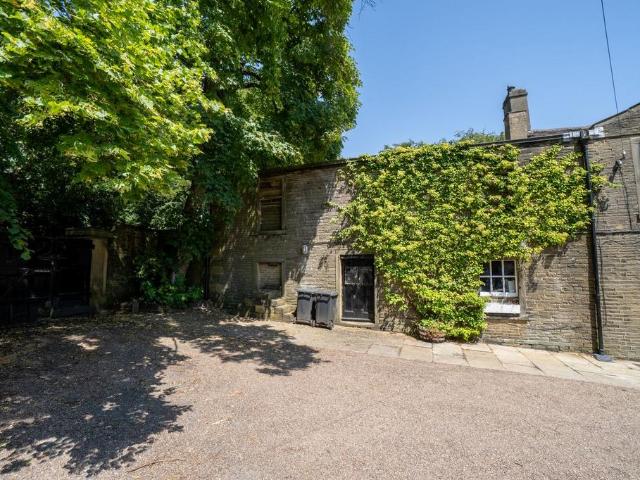 3 bedroom coach house for sale