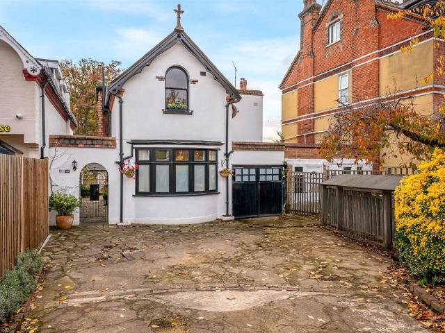 3 bedroom coach house for sale